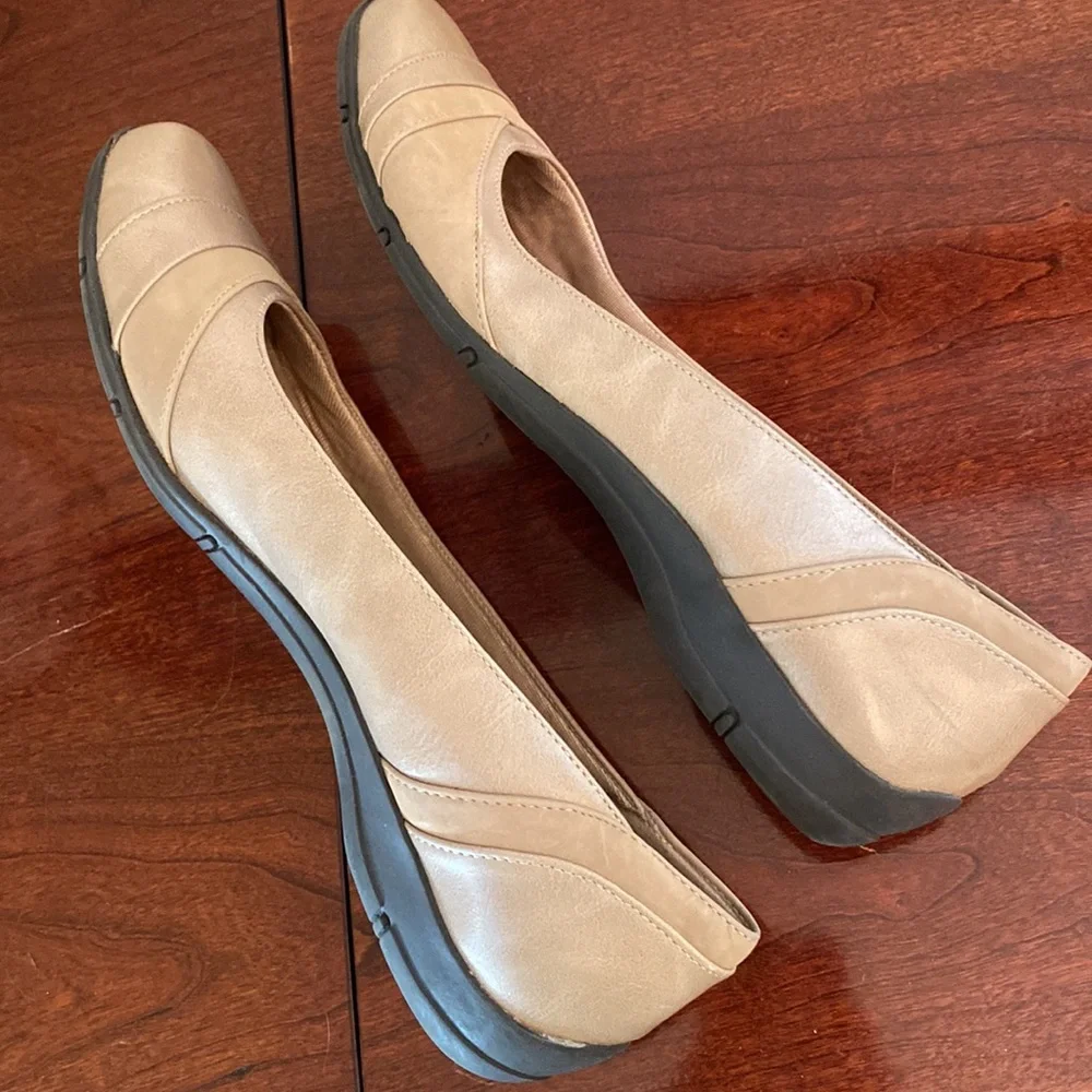 Life Stride Soft System Tan 9.5M Comfort Chic Suede Leather Minimalist Flats